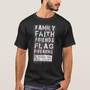 Familjevänner och vänner flagga skjutvapen t shirt
