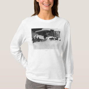 Familjresande vid hundsleden i Alaska Tee Shirt