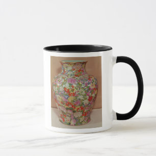 Famille rosa vas med fleurs för en mille mugg