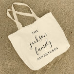 Family Äventyr | Ursprunglig modern minimal Jumbo Tygkasse<br><div class="desc">Personlig för din underbara och vardagliga familj äventyr,  den här väskan ger perfekt,  mode,  shopping eller semestertillbehör! Utformningen har en handskriven manustypografi och är ett modernt minimalistiskt stil för alla roligtar och snyggtar. #family #äventyr #anpassningsbar #totebag</div>