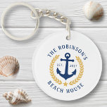 Family Beach House Anchor Guld Laurel Star 2 Side<br><div class="desc">En dubbla stod vid sidan av den nautiska termiska akryliska nyckelkedjan med personligens familj namn och strandhus, sjö house eller annan önskad text och fastställt datum. Har en designad ankarplats för anpassningsbar med löv för guld stil och en stjärna på vitt eller anpassar enkelt färg för att matcha din nuvarande...</div>