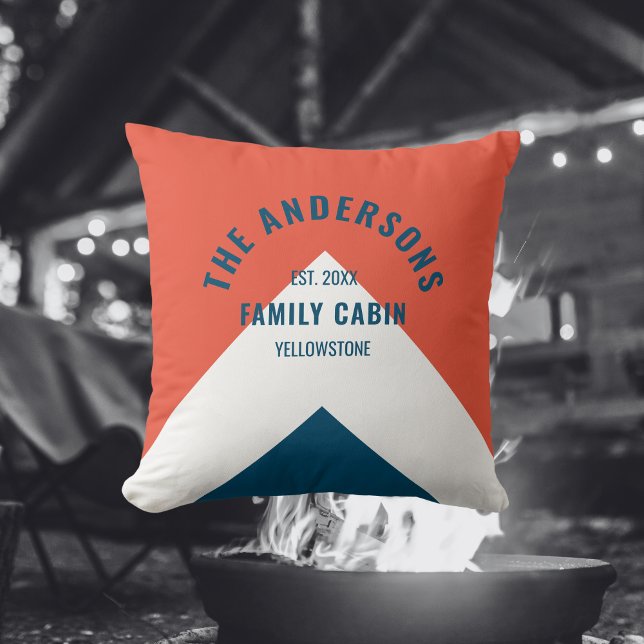 Family Cabin Personlig Namn Red Navy Retro Kudde (Skapare uppladdad)