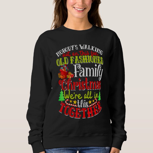 Family Christmas Nobody's Walking Out On This Fun  T Shirt (Framsida)