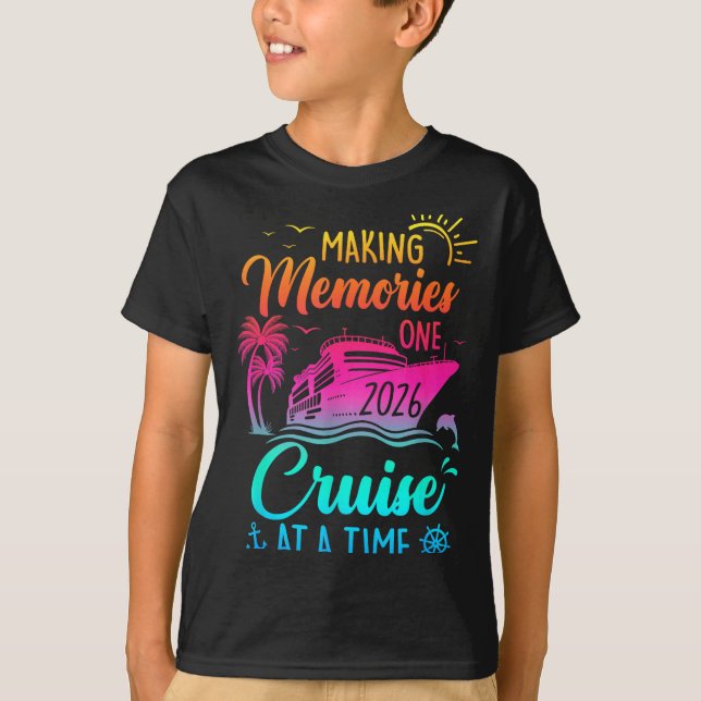 Family Cruise 2026 Making Memories One Cruise At A T Shirt (Framsida)