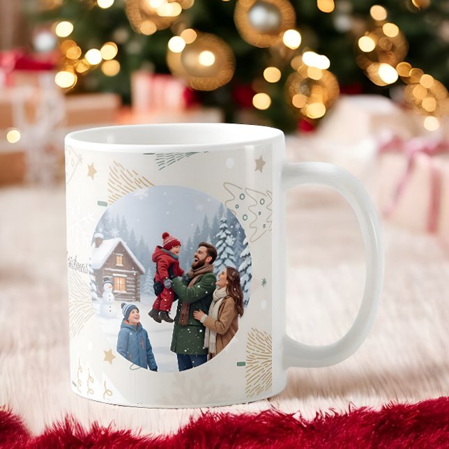 Family in the Snow Mug – Cozy Christmas Gift for L Kaffemugg (Skapare uppladdad)