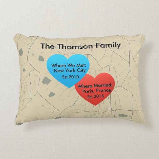 Family Love Journey Pillow – Personalized Map Hear Prydnadskudde (Framsidan)