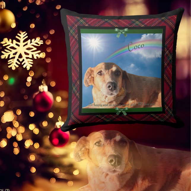 Family Pet Photo Red Tartan Plaid Rainbow Bridge Kudde ("Rainbow Bridge" beloved pet's name in the sky family Christmas throw pillow)