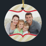 FAMILY PHOTO CHRISTMAS ORNAMENT Fold bright rand<br><div class="desc">Ett speciellt minnesmärke för att fånga ett ögonblick i tiden - skapa en ny tradition för din familj och få en varje år... Personlig med dina detaljer och foton. Mina moderna helgdag är säkra på att framträda ur resten. TIP: 1. Du kan ändra typsnitt, flytta och lägga till mer text...</div>