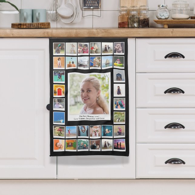Family Photo Collage Kökshandduk (Mom photo collage kitchen towel hanging on kitchen cabinet door.)
