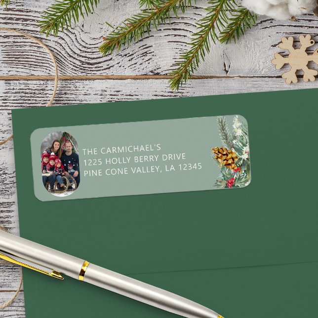 Family Photo Grönt Holly Gräs jul Adress Returadress Etikett (Photo Return Address Labels with Holly and Pine from Rounded Lozenge Photo Collage collection)