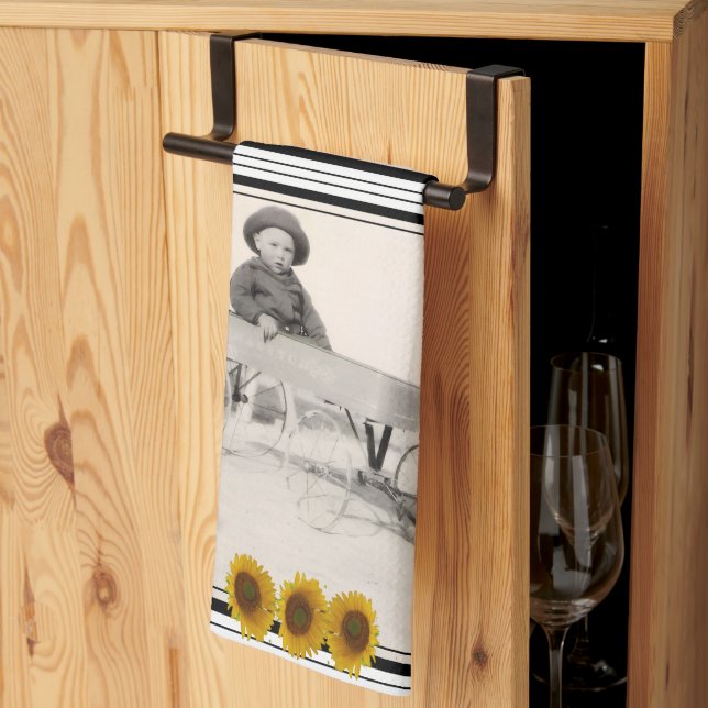 Family Photos with Borders and Sunflowers Kökshandduk (Thirds Fold)