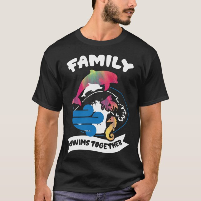 Family Swims Together Tie Dye Dolphins Fish Seahor T Shirt (Framsida)