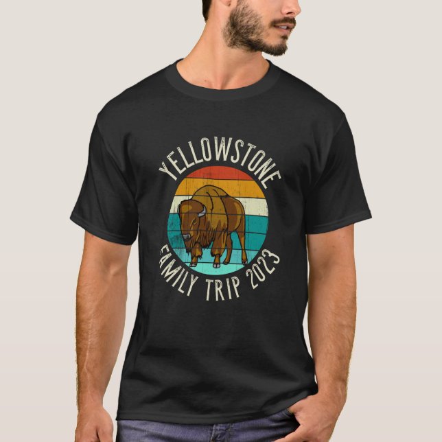 Family Trip 2023 Bison Yellowstone T Shirt (Framsida)