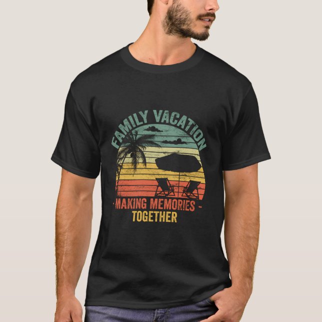 Family Vacation 2023 Beach Matching Summer Vacatio T Shirt (Framsida)