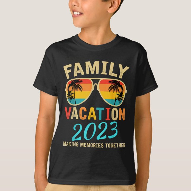Family Vacation 2023 Beach Matching Summer Vacatio T Shirt (Framsida)