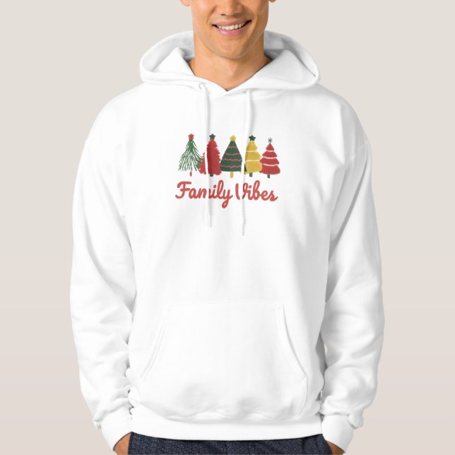 Family Vibes – Cozy Christmas Tree Design Hoodie (Framsida)