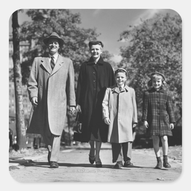 Family Walking Fyrkantigt Klistermärke (Framsida)