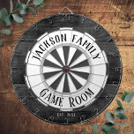 Famliy Namn Game Room White faux wood Darttavla<br><div class="desc">Färgadens bakgrund med eget namn och spelrum i mitten av kortet. Annan färg tillgänglig i butiken.</div>