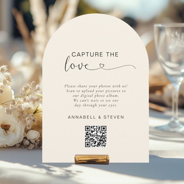Fånga kärlek! Anpassningsbar QR-kod Bröllop Inbjudningar (Capture the love! Photo, Heart-QR-Code, Wedding Table Card, Beige.)