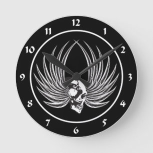 Fanged Skull med Vingar Rund Klocka