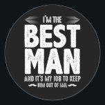 Fängelserepartiet Best man Runt Klistermärke<br><div class="desc">Jag är den bästa mannen och det är mitt jobb att behålla honom ut ur fängelset för alla brudar och brudgummar att vara,  fira deras kommande bröllop,  giftermål,  ceremoni,  kärlek,  romantik och framtid med ett bachelorette-parti eller ett kandidatparti 2021</div>