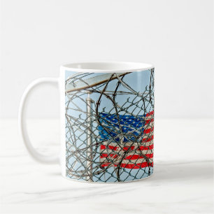 Fängelsestaket och flagga kaffemugg