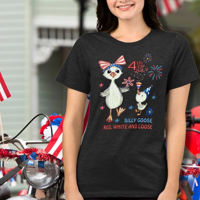 Fånig Goose Red, White and Loose juli 4:e T Shirt ( Silly Goose Red, White and Loose July 4th Tri-Blend Shirt)