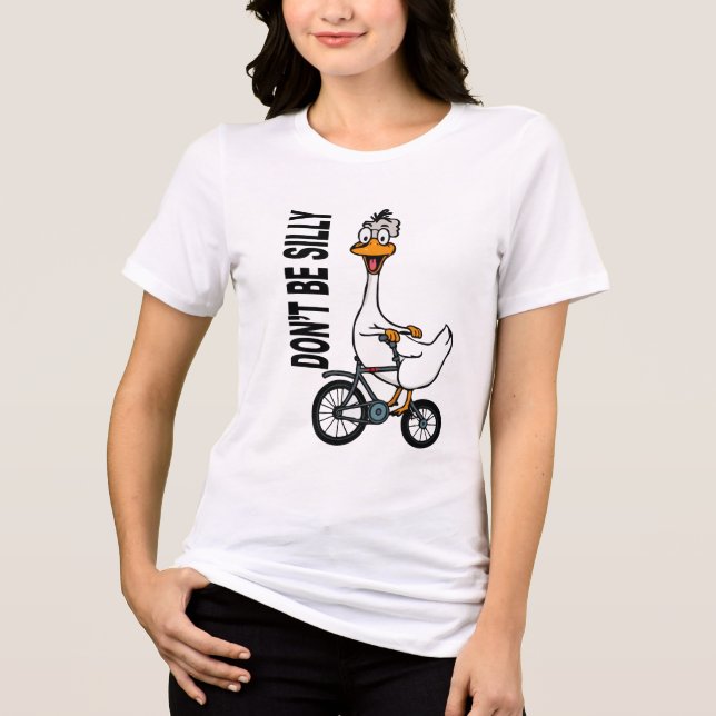Fånig Goose Riding a Bike - Lustigt Tecknad T Shirt (Framsida)