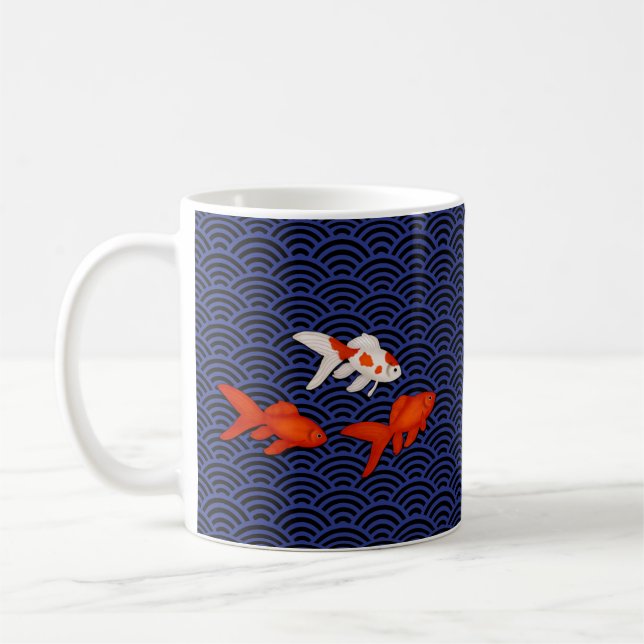 Fantail Goldfish på japanska Seigaiha Wave Mönster Kaffemugg (Vänster)