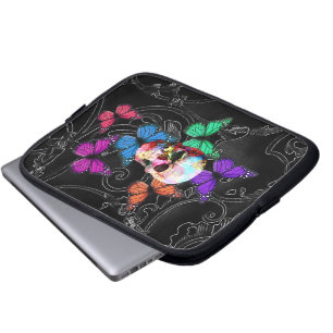 Fantasiskalle och kulöra fjärilar laptop sleeve