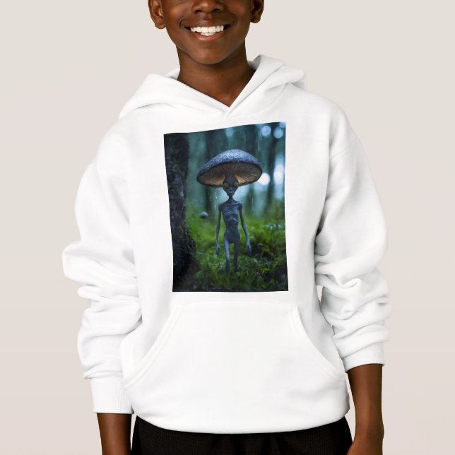 "Fantastical Beauty: The Ultra Realistic Saga of T Shirt (Framsida)