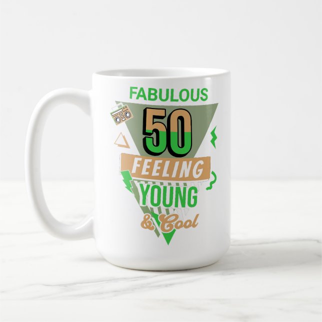 Fantastisk 50 och kändes ung 50-årspresent Mug Kaffemugg (Vänster)