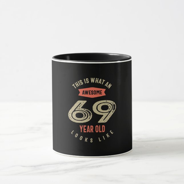 Fantastisk 69 år gammal födelsedagspresent Funny 6 Mugg (Center)