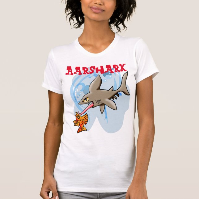 Fantastisk Aarshark fångar en fisk. T Shirt (Framsida)