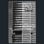 Fantastisk Black & White Photography Calendar Kalender<br><div class="desc">EN UNDERBAR GIFT SOM STÅR HELA ÅRET! Designad av Photographer Kelly Vin kommer den här vackra kalendern att beundra familj och vänner (eller dig själv) i ett fullt år. Kelly tar sin kamera mest ställe han går och kärlek för att hitta ställe och sak som är lite mindre vanliga. Hoppas...</div>