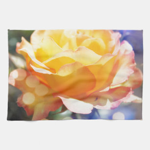 Fantastisk blomma från gul ros. Floral-fotografi. Kökshandduk