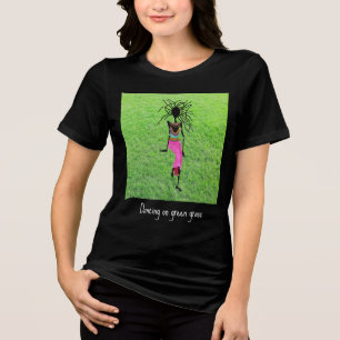 Fantastisk, dansande på Grönt Grass Dekorativ kudd T Shirt
