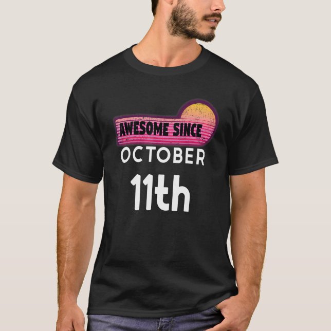 Fantastisk född den 11 oktober 1911 t shirt (Framsida)