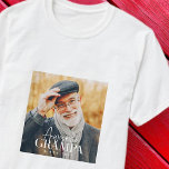 Fantastisk Grampa sedan 20XX-foto med enkel Elegan T Shirt<br><div class="desc">Den här enkla och moderna designen består av serif och kursiv typografi och lägger till ett foto av anpassningsbarna</div>