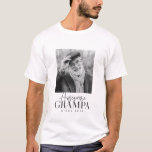 Fantastisk Grampa sedan 20XX-foto med enkel Elegan T Shirt<br><div class="desc">Den här enkla och moderna designen består av serif och kursiv typografi och lägger till ett foto av anpassningsbarna</div>
