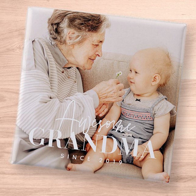 Fantastisk Grandma sedan 20XX Simple Elegant Photo Knapp (Skapare uppladdad)