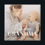 Fantastisk Grandma sedan 20XX Simple Elegant Photo Magnet<br><div class="desc">Den här enkla och moderna designen består av serif och kursiv typografi och lägger till ett foto av anpassningsbarna</div>