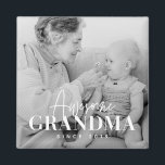 Fantastisk Grandma sedan 20XX Simple Elegant Photo Magnet<br><div class="desc">Den här enkla och moderna designen består av serif och kursiv typografi och lägger till ett foto av anpassningsbarna</div>