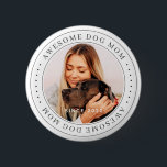 Fantastisk Hund Mamma sedan 20XX klassiskt enkelt  Knapp<br><div class="desc">Den här enkla och klassiska designen består av serif-typografi och lägger till ett anpassningsbar-foto.</div>