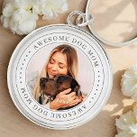 Fantastisk Hund Mamma sedan 20XX klassiskt enkelt  Rund Silverfärgad Nyckelring<br><div class="desc">Den här enkla och klassiska designen består av serif-typografi och lägger till ett anpassningsbar-foto.</div>
