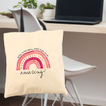 Fantastisk Lärare Rosa Doodle Rainbow Personlig Tygkasse<br><div class="desc">Personlig till väskan - underbar lärargåva i slutet av året tack vare dig eller läraruppskattning närvarande. Utformningen är tryckt på båda sidor och har en doodlerbåge i rosans nyans. Ordalydelsen är fullt redigerbar och lyder "[läraren namn] gjorde vårt år fantastisk!". En söt och användbar gåva till din lärare.</div>