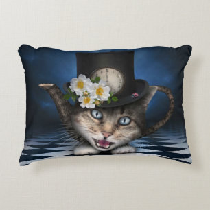 Fantastisk Mad Hatter Tekanna Cat Whimsical Design Prydnadskudde