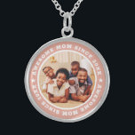 Fantastisk Mamma sedan 20XX Modern enkel foto Sterling Silver Halsband<br><div class="desc">Den här enkla och moderna designen består av serif-typografi och lägger till ett anpassningsbar-foto. Fantastisk Mamma Sedan 20XX cirkulerar fotot av mamma,  mor,  mamma,  morsa osv. Det här är en perfekt till Mamma på hennes födelsedag,  mors dag,  julklappar osv.</div>