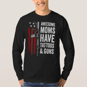 Fantastisk Mammor har Tattoos & Guns Womens (på ba T Shirt