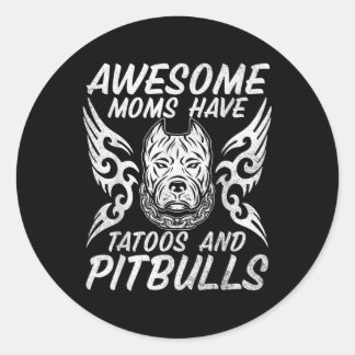 Fantastisk Mammor har tatueringar och tjurar i Hun Runt Klistermärke